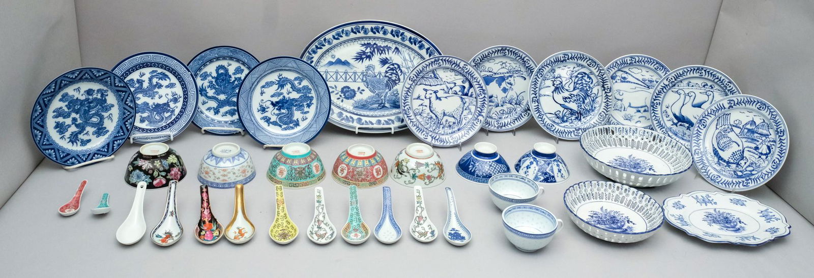 Large Lot of Blue & White Chinese Porcelain (1 of 17)