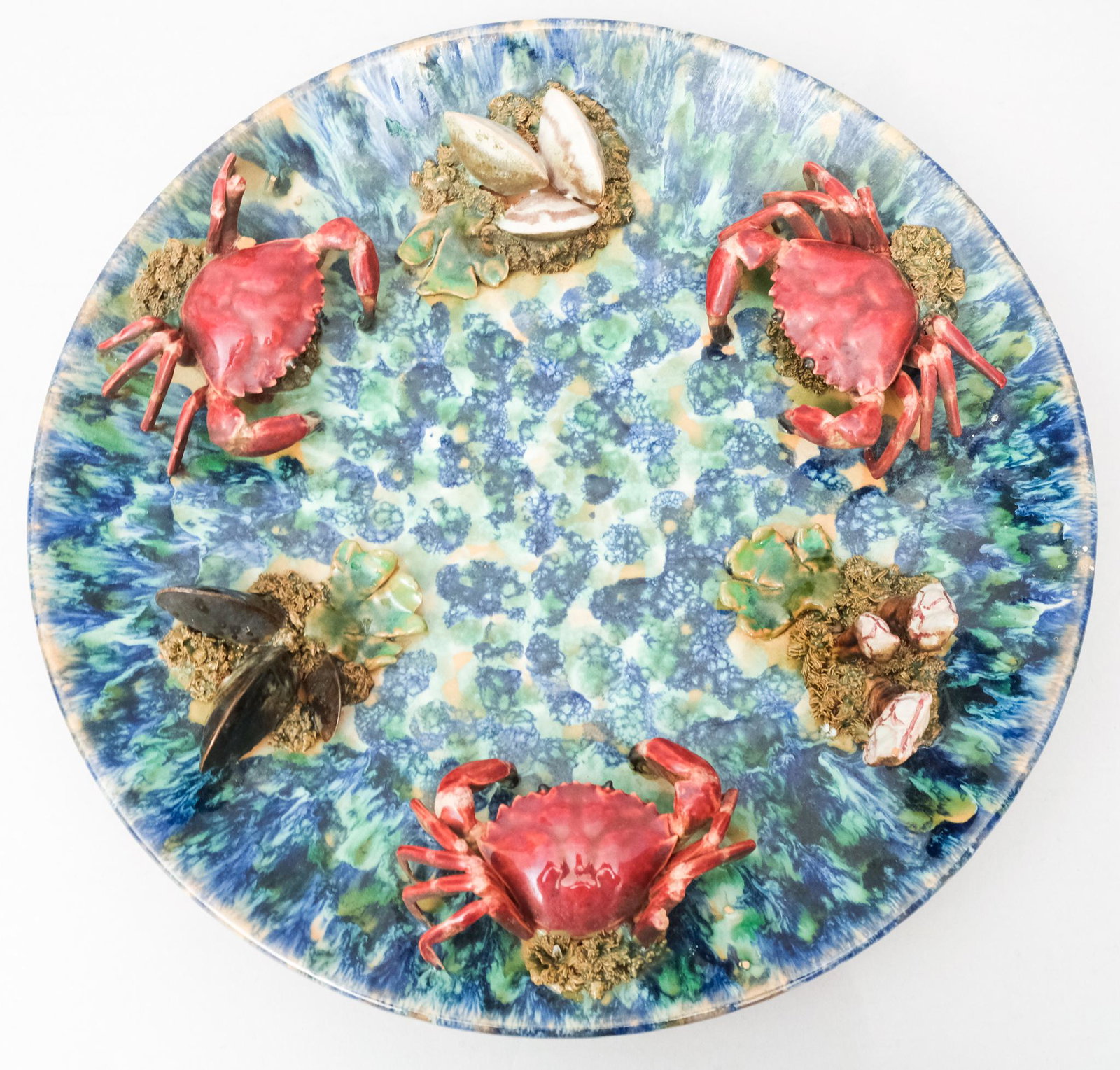 Portuguese Palissy Majolica Charger with Crabs: Large decorative Palissy Majolica hanging charger with 3 reddish crabs and various mussels and clams depicted in three dimensions on high relief sea bed molded onto a glazed background. A striking pie