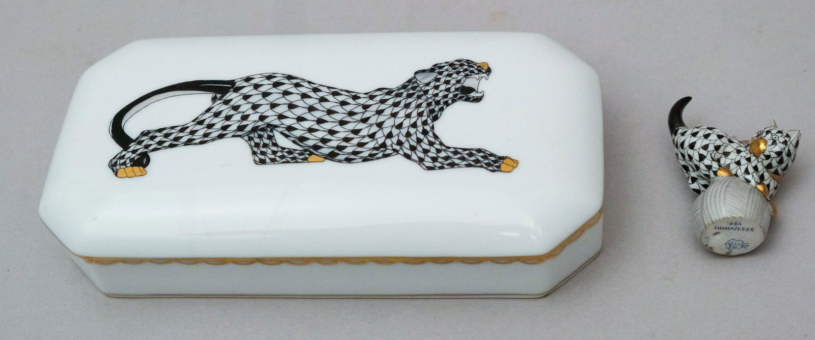 Lot of 2 Herend Porcelain Fishnet Articles (1 of 18)