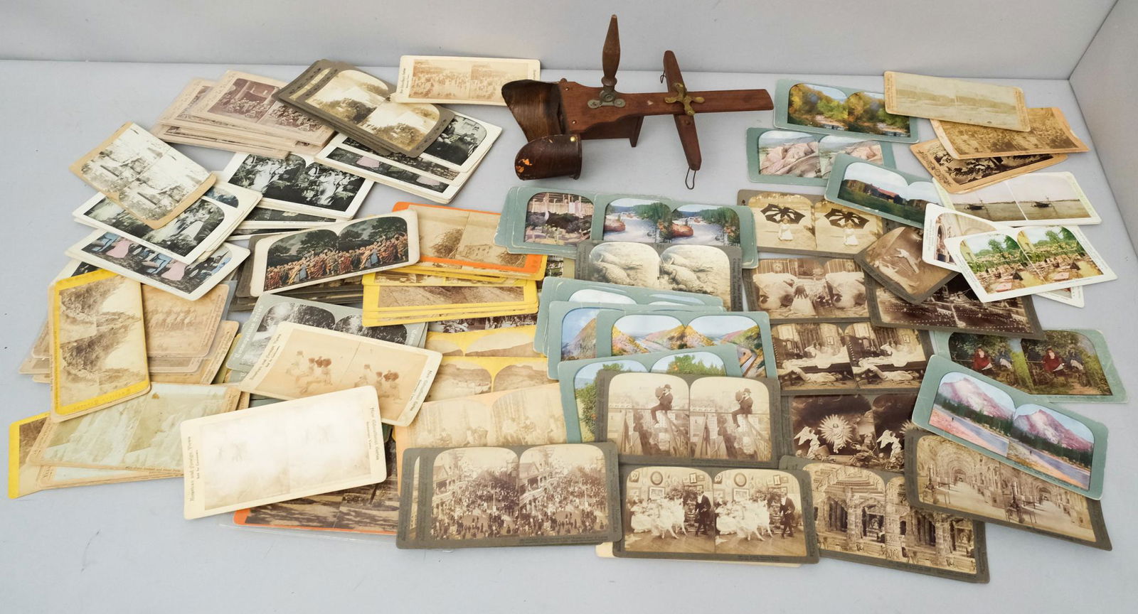 American Lens 19th C. Stereoscope & Slides (1 of 2)