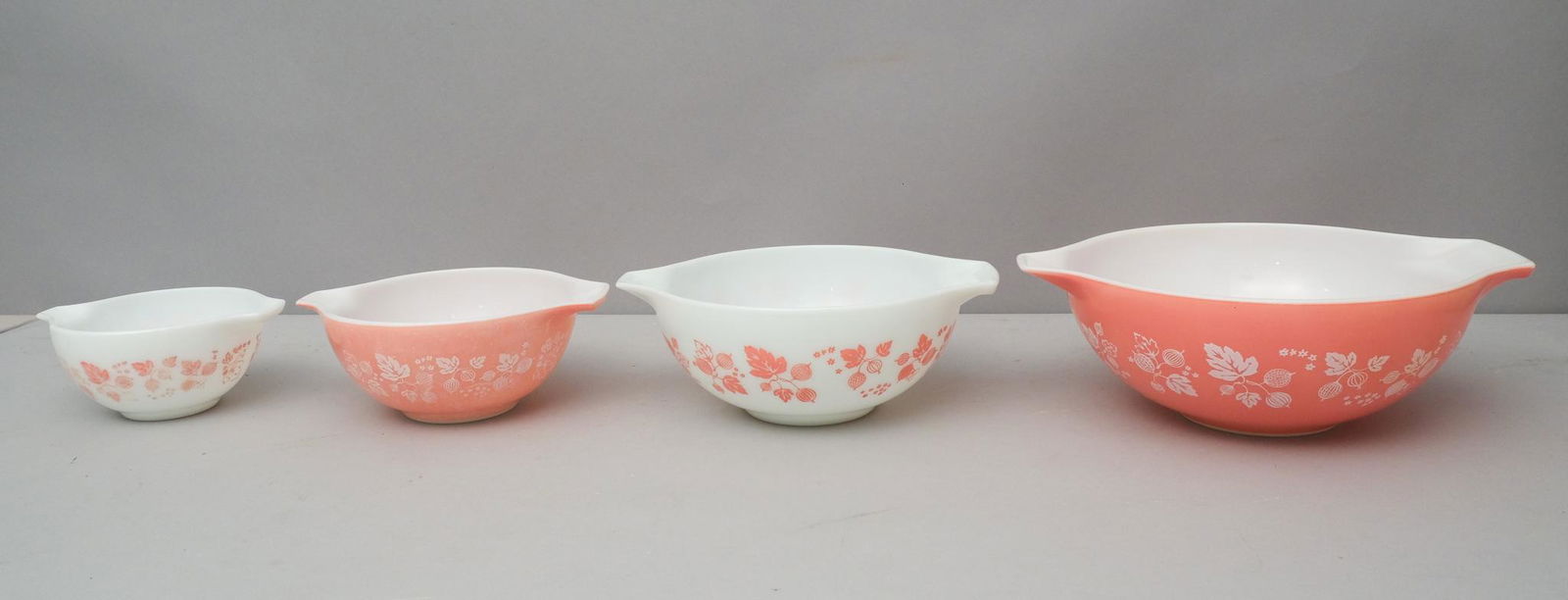 Pyrex Pink Gooseberry Cinderella Mixing Bowl Set