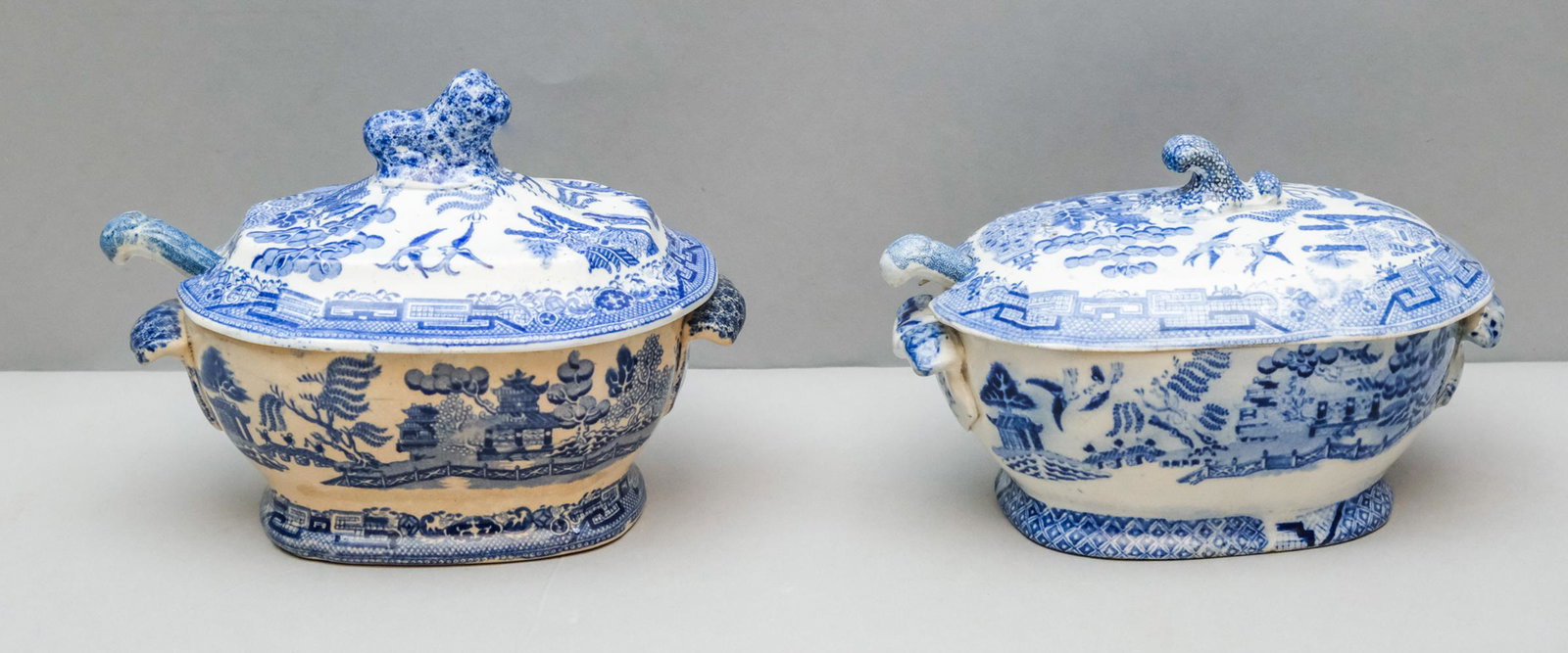 Pair of Blue & White China Sauce Tureens (1 of 10)