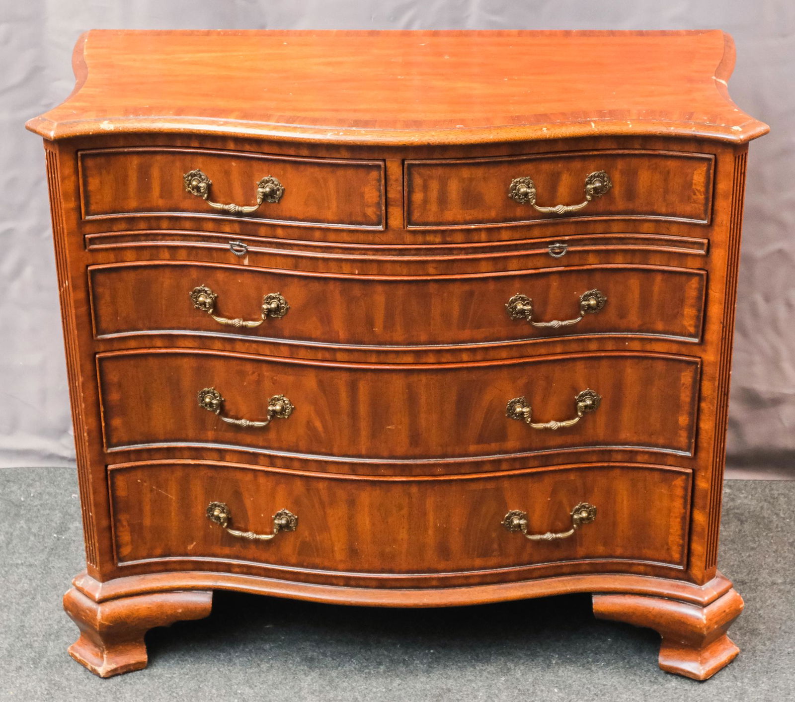 Georgian Style Serpentine Chest of Drawers (1 of 8)