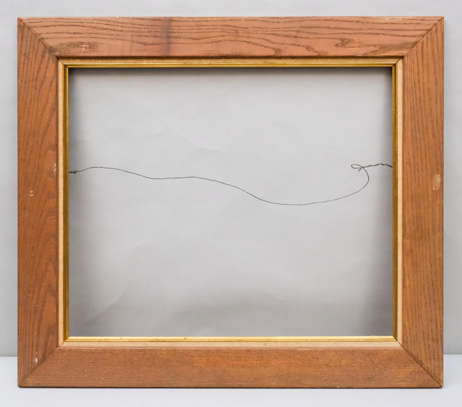 American Modernist Frame: American, circa 1950, in a great standard size with gilded liner. Overall 26 3/4" x 30 3/4", rabbet 20" x 24", molding 3 3/4".
