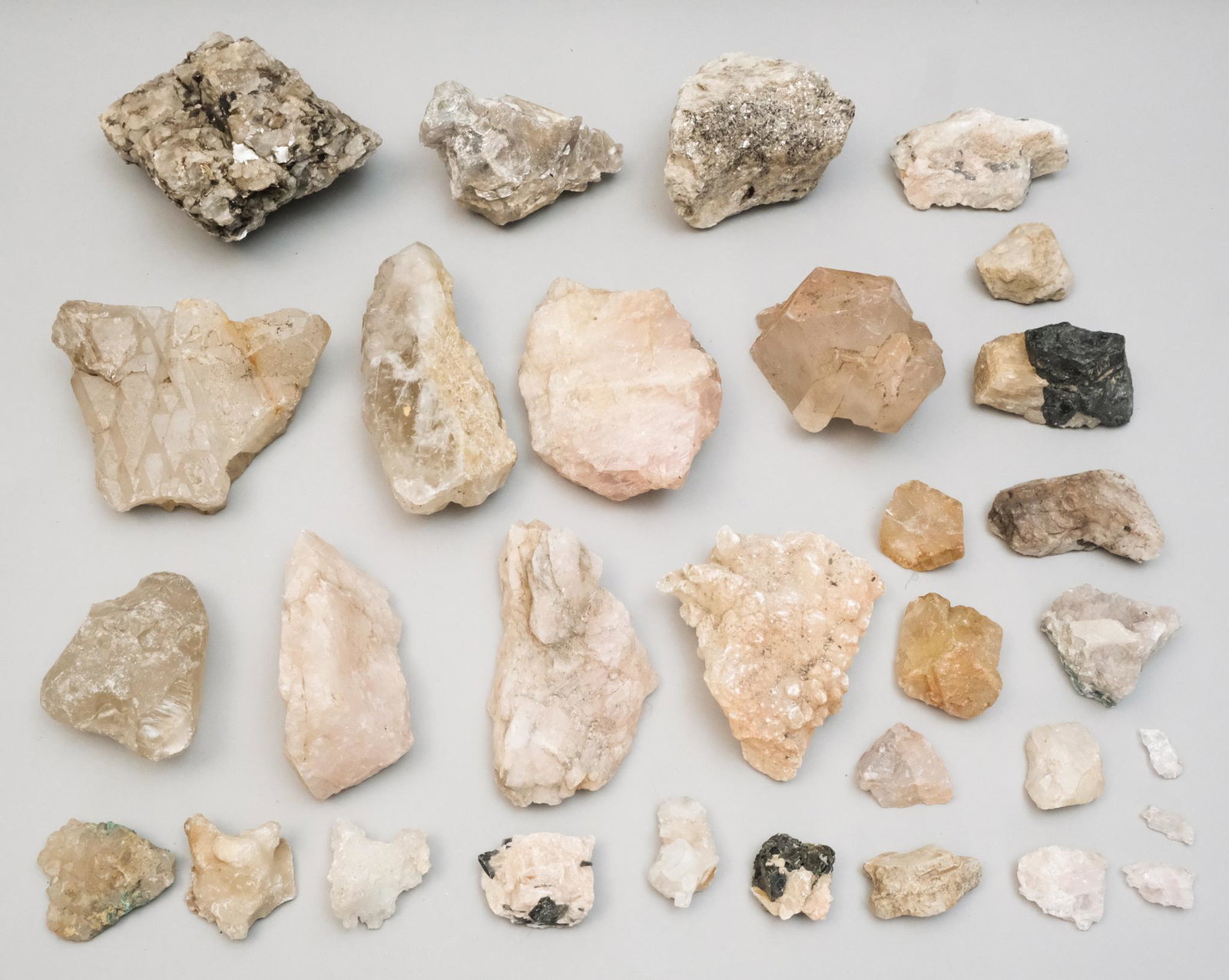 Collection of Quartz and Stone Specimens: Lovely rocks and mineral specimens, many quartz, including black tourmaline embedded. Over 14,000 grams total.
