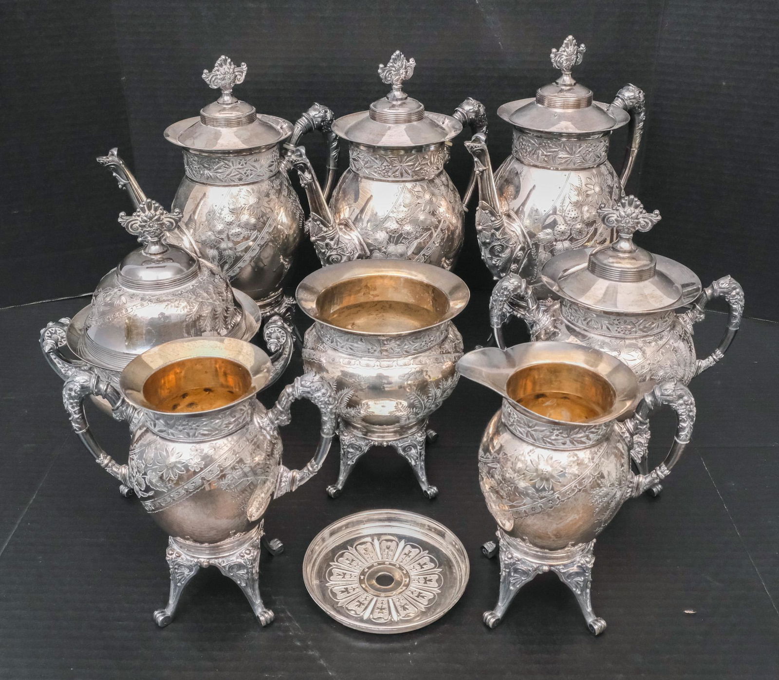 Extensive Antique Meriden Silverplate Tea Service (1 of 20)