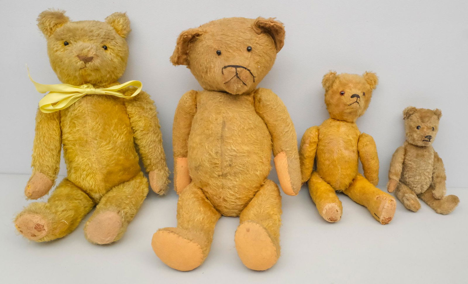 Group of Vintage & Antique Teddy Bears (1 of 20)
