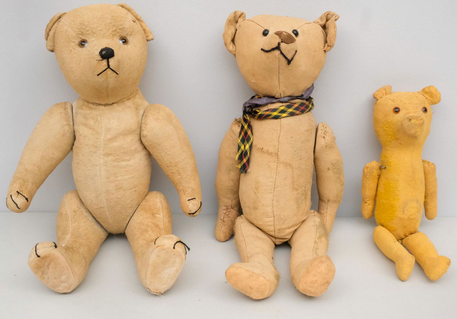 Group of Vintage & Antique Teddy Bears (1 of 20)