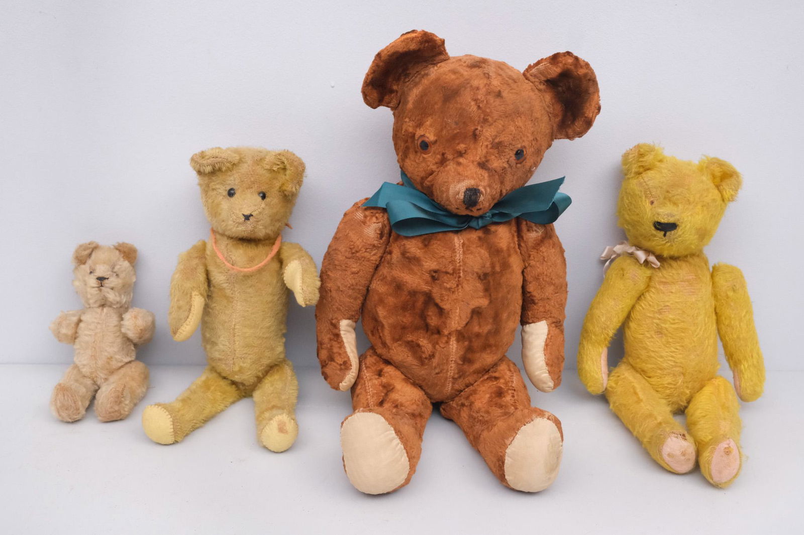 Group of Vintage & Antique Teddy Bears (1 of 20)