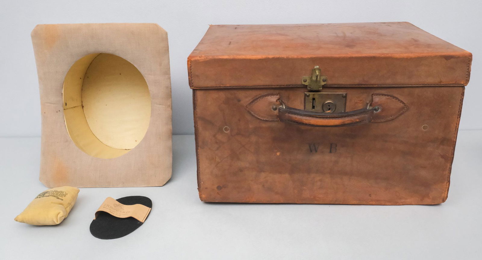 Antique Leather Top Hat Case (1 of 18)