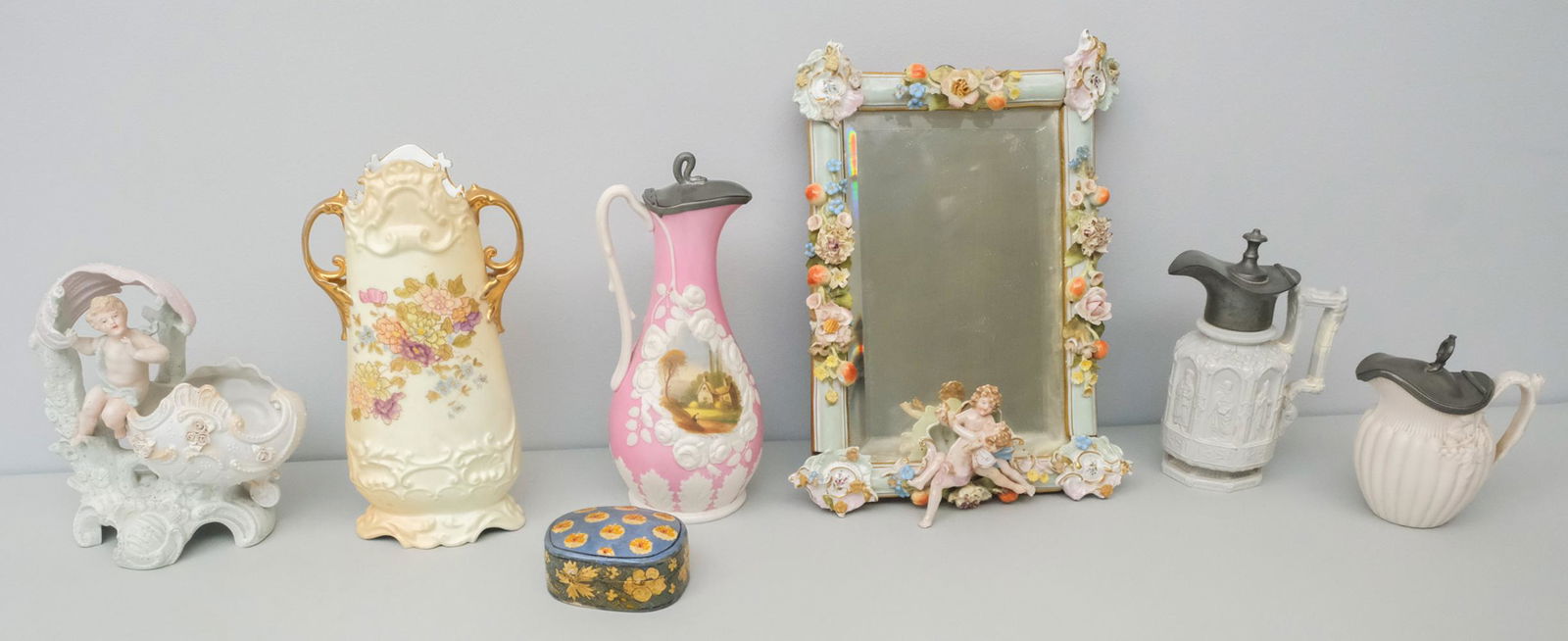 Lot of Porcelain Homewares (1 of 12)