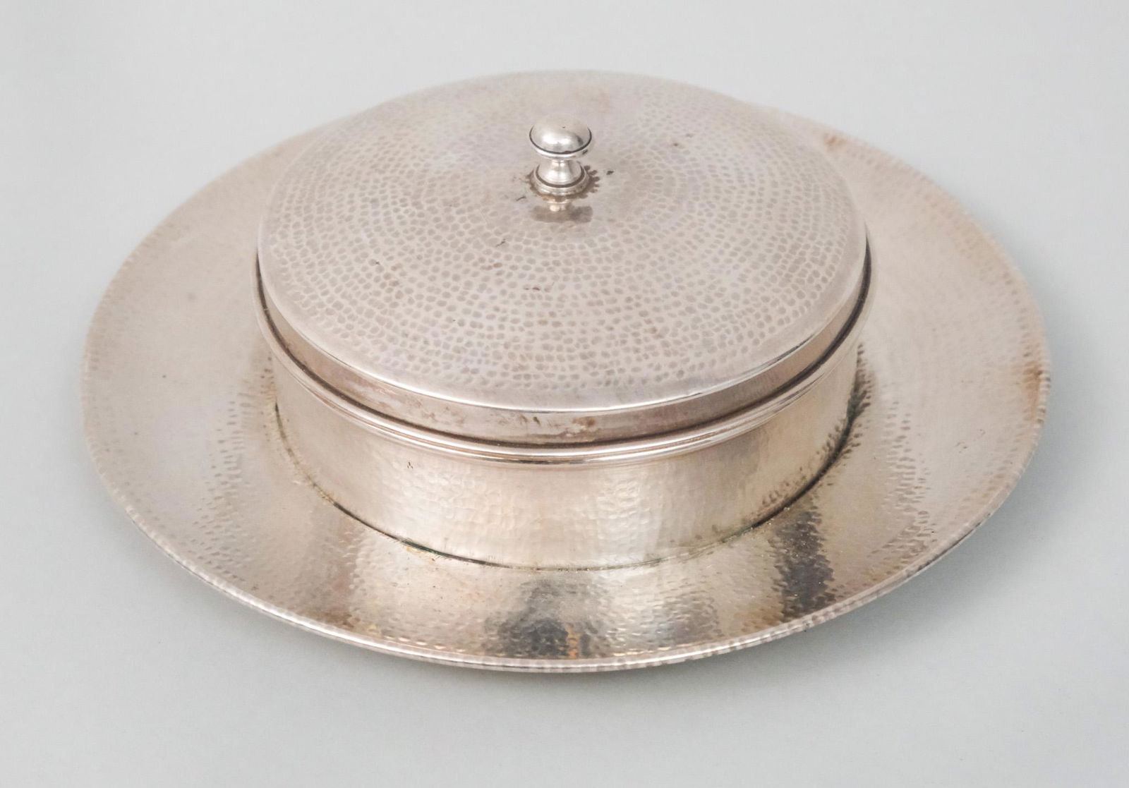 Columbian Hammered .900 Silver Round Covered Box (1 of 10)