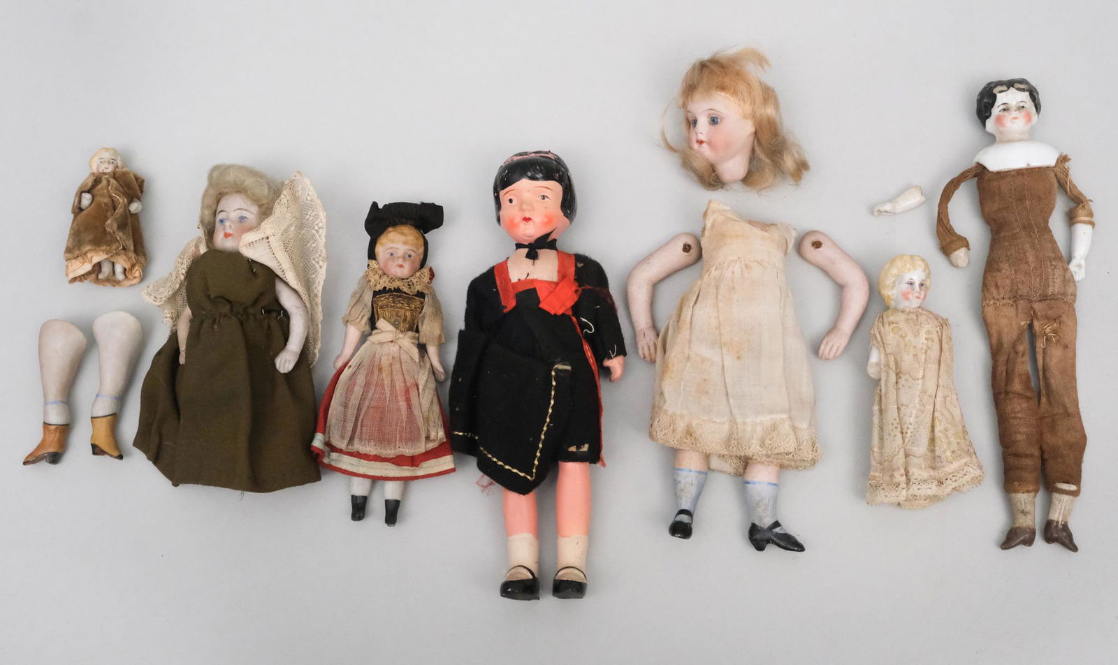 Group of Vintage Dolls & Doll Clothes (1 of 5)