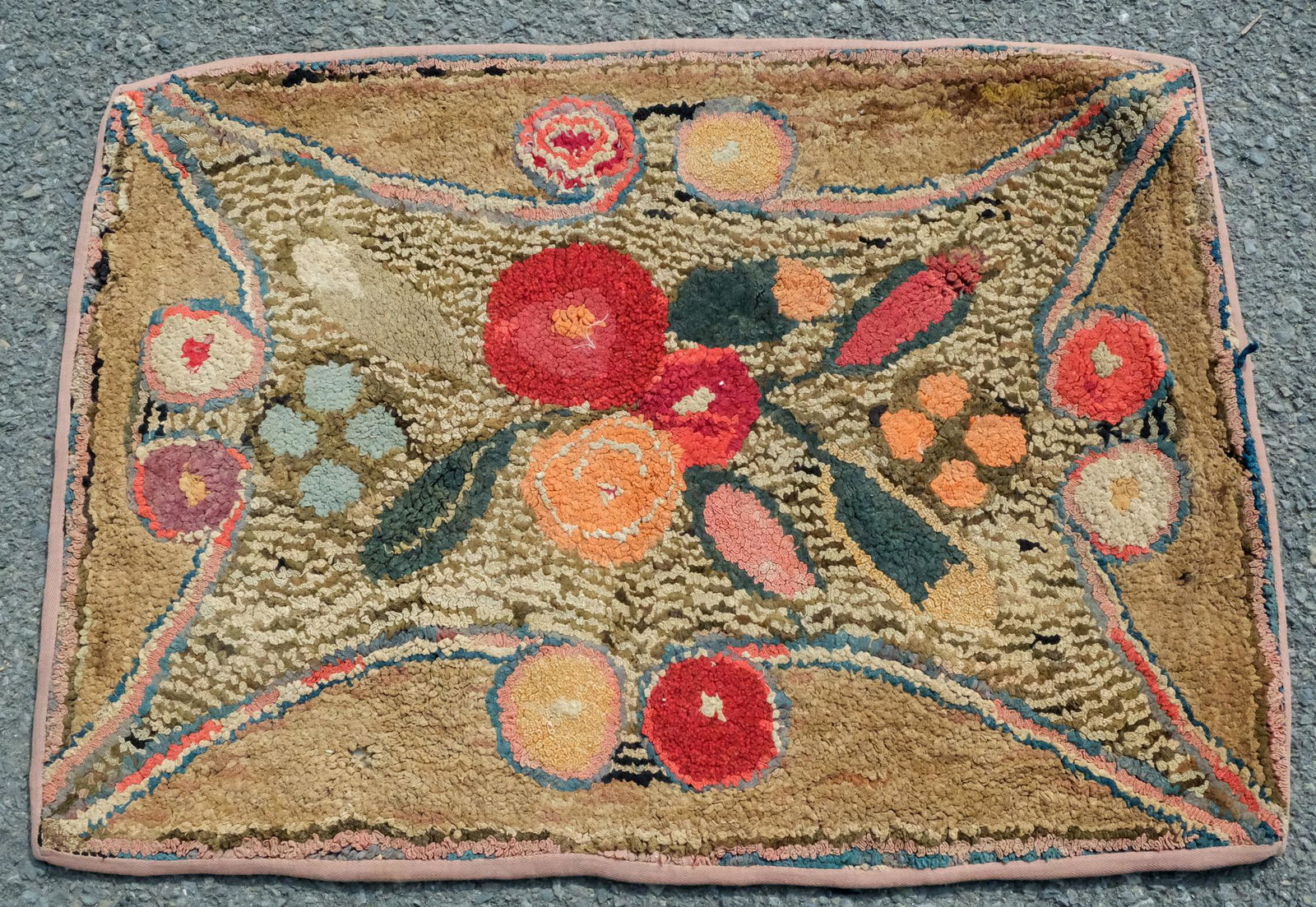 Vintage Hooked Rug (1 of 5)