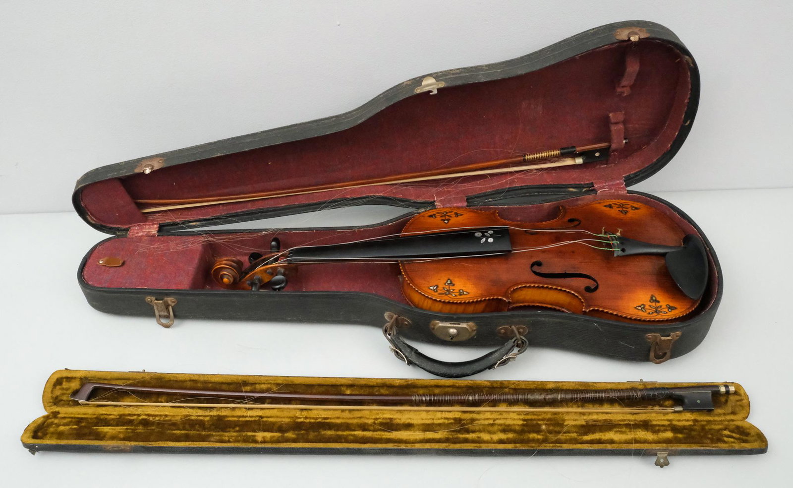 Antique Violin & Bow in Case & Another Cased Bow (1 of 11)