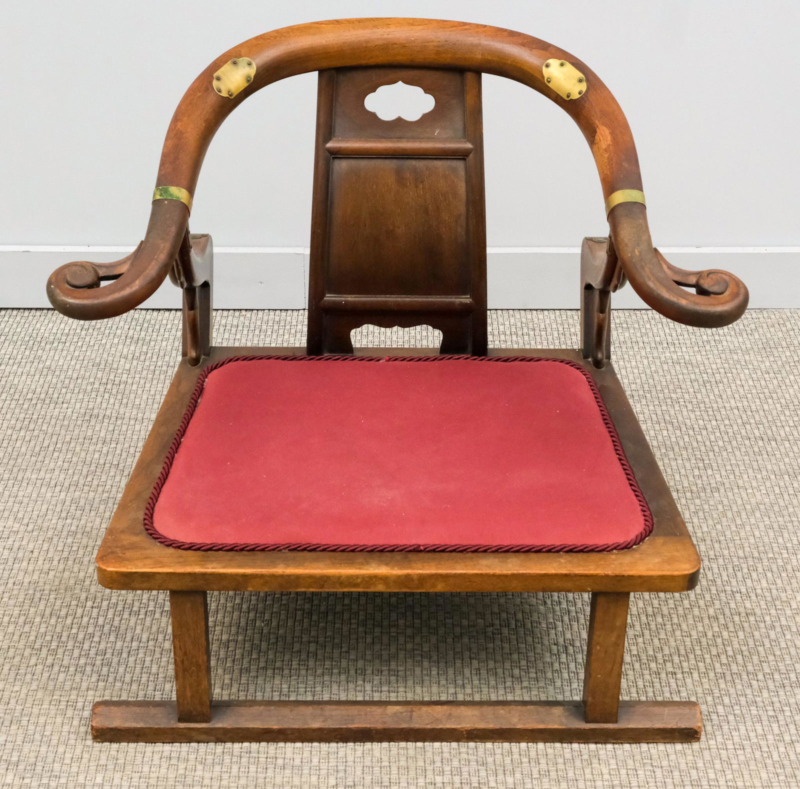 Baker Low Horseshoe Chair (1 of 9)