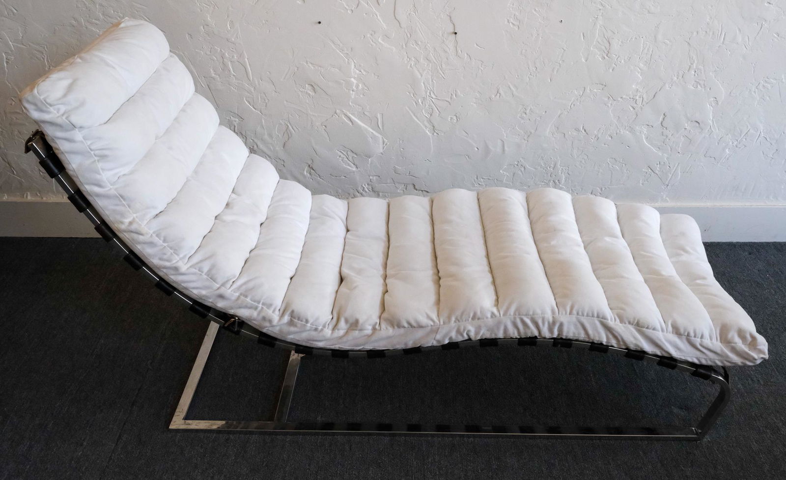 Oviedo Leather Strapped Chaise Lounge (1 of 7)