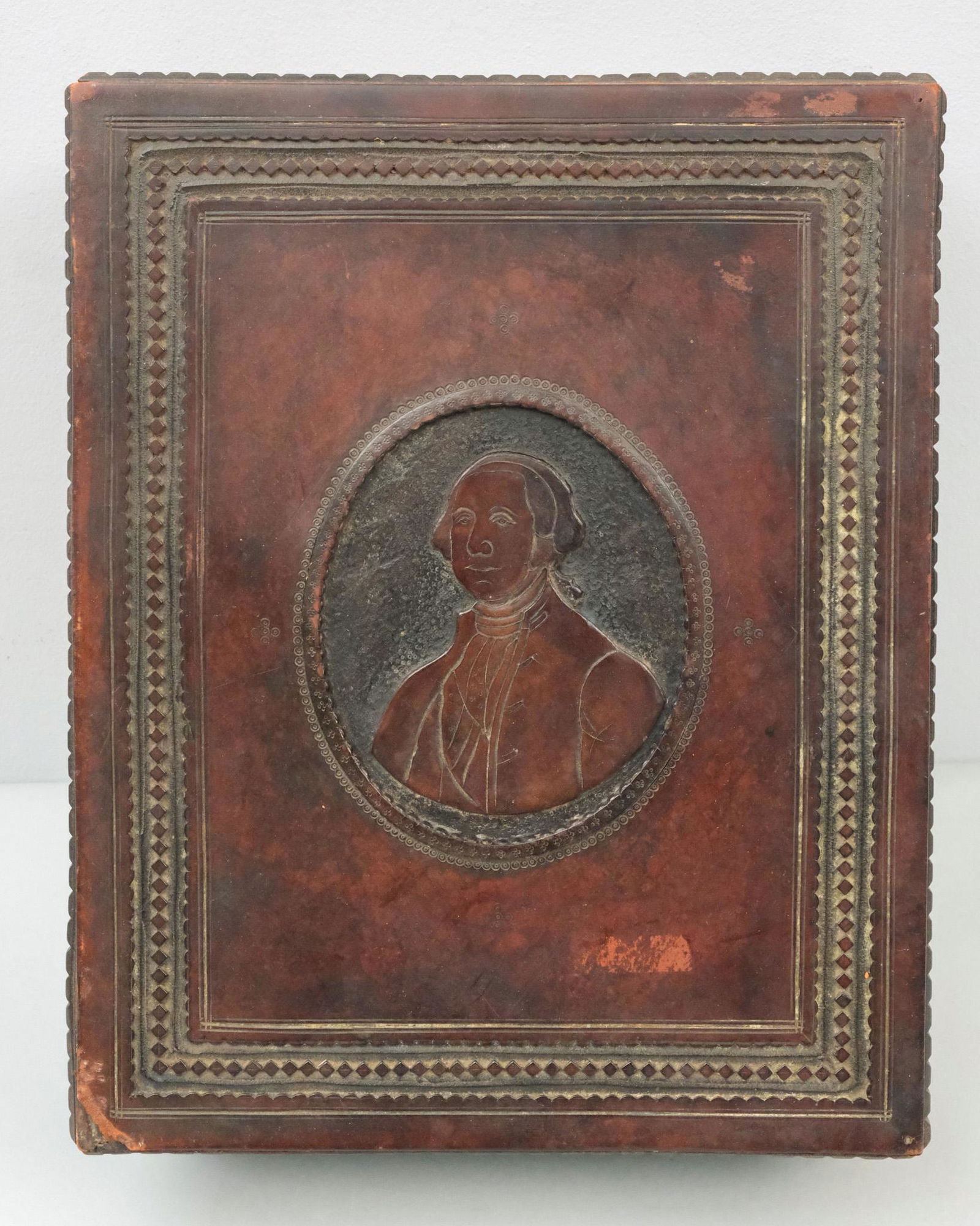 Antique Washington Carved Wood & Leather Box (1 of 9)