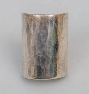 Vintage Modernist Sam Kramer Sterling Ring: Hammered texture finish, hallmarked as shown. Size 6. 9.2 grams.