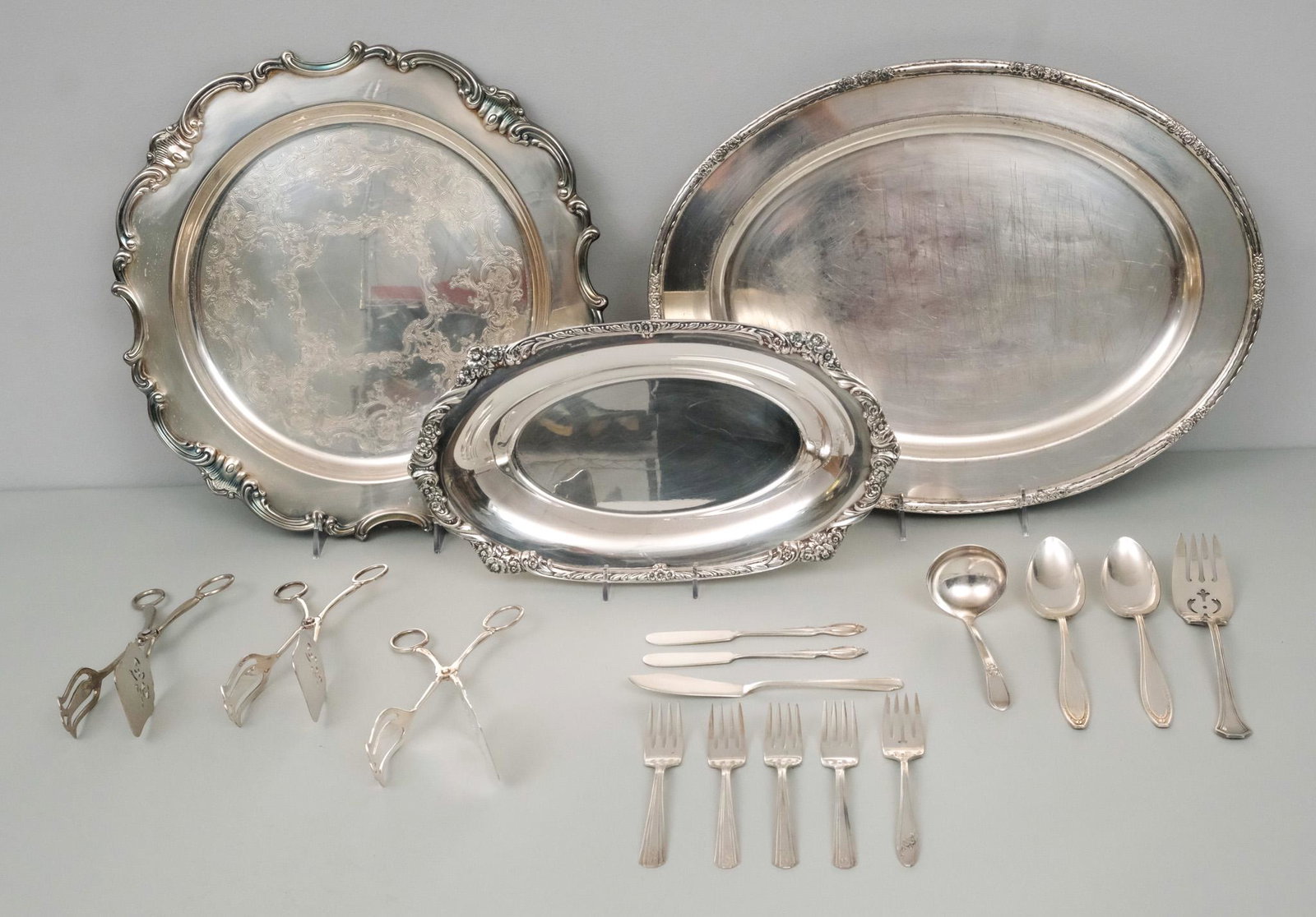 Lot of Silverplate Holloware & Serving Pieces: Various forms and makers, including serving tongs.