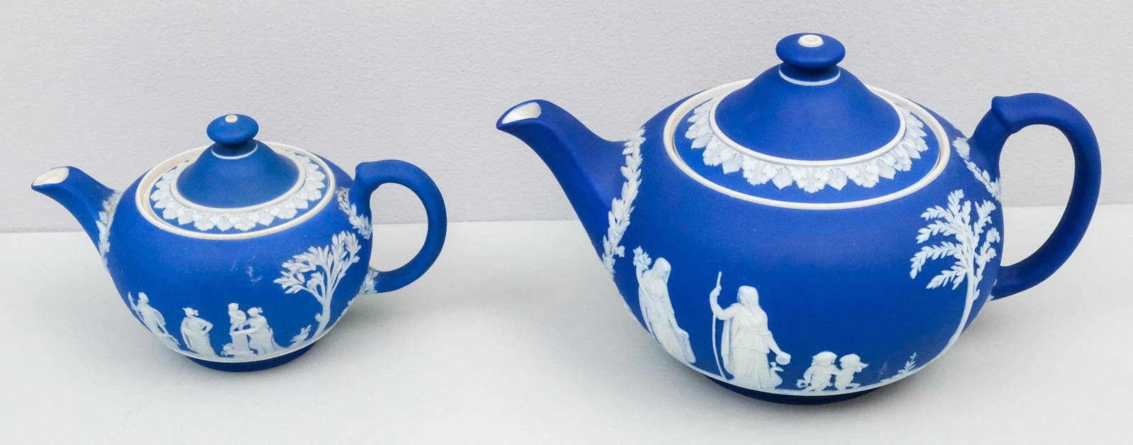 2 Wedgwood Jasperware Teapots Auction