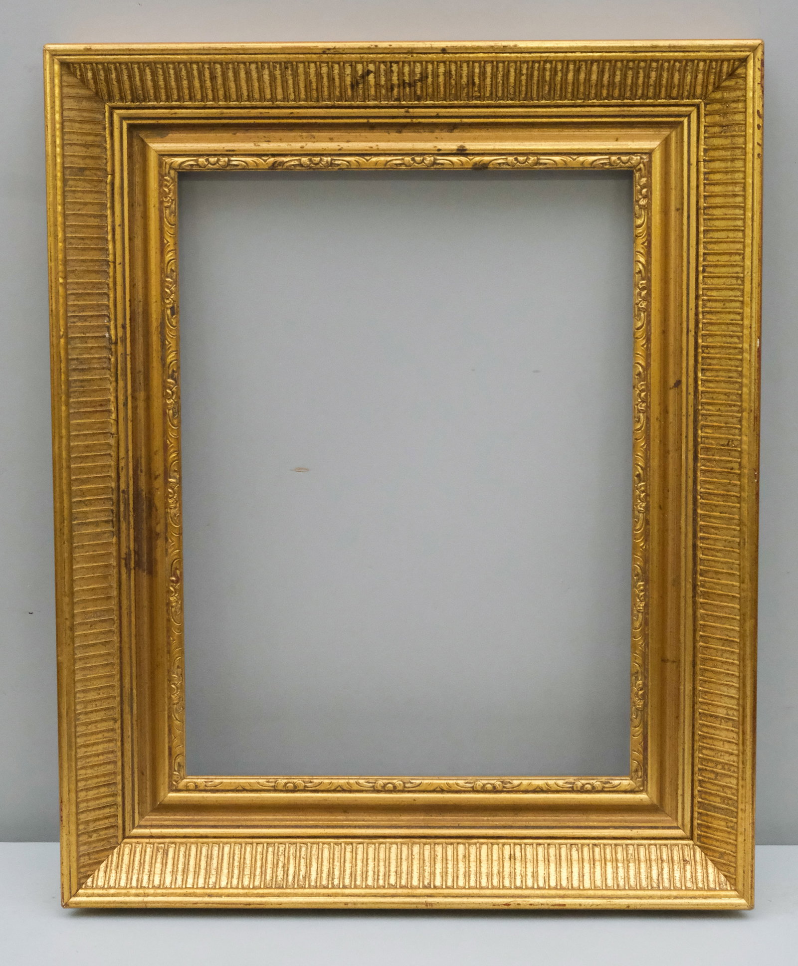 Custom Giltwood Frame 12" x 16": American, 20th century, in a great standard size. Overall 17 1/2" x 21 1/2", Rabbet 12" x 16", Molding 3".