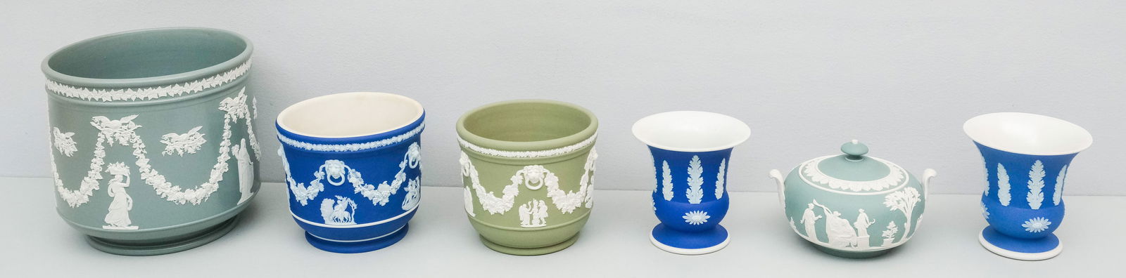 Group of Wedgwood Jasperware Articles (1 of 11)