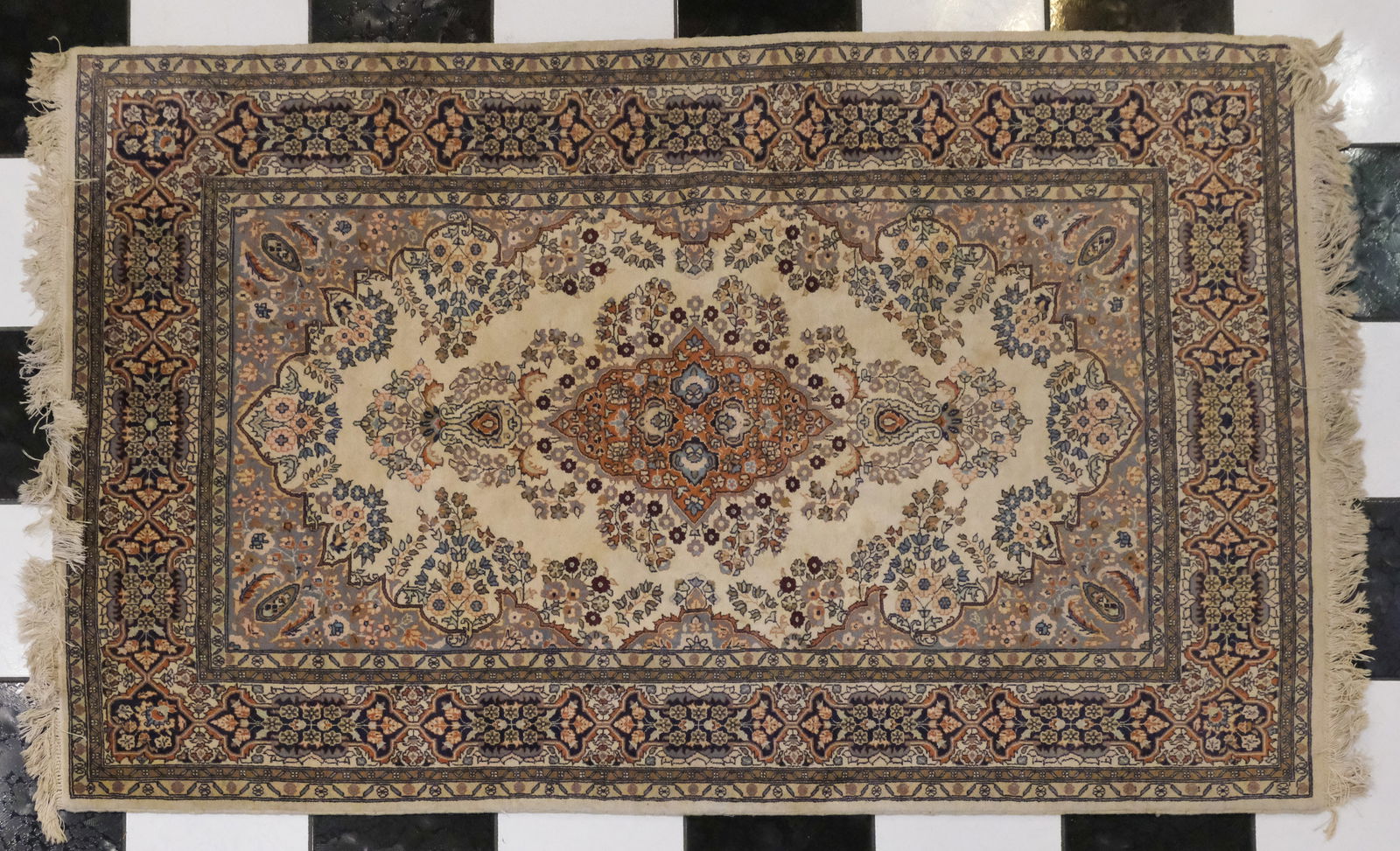 Vintage Ivory Sarouk Rug 55" x 90" (1 of 6)