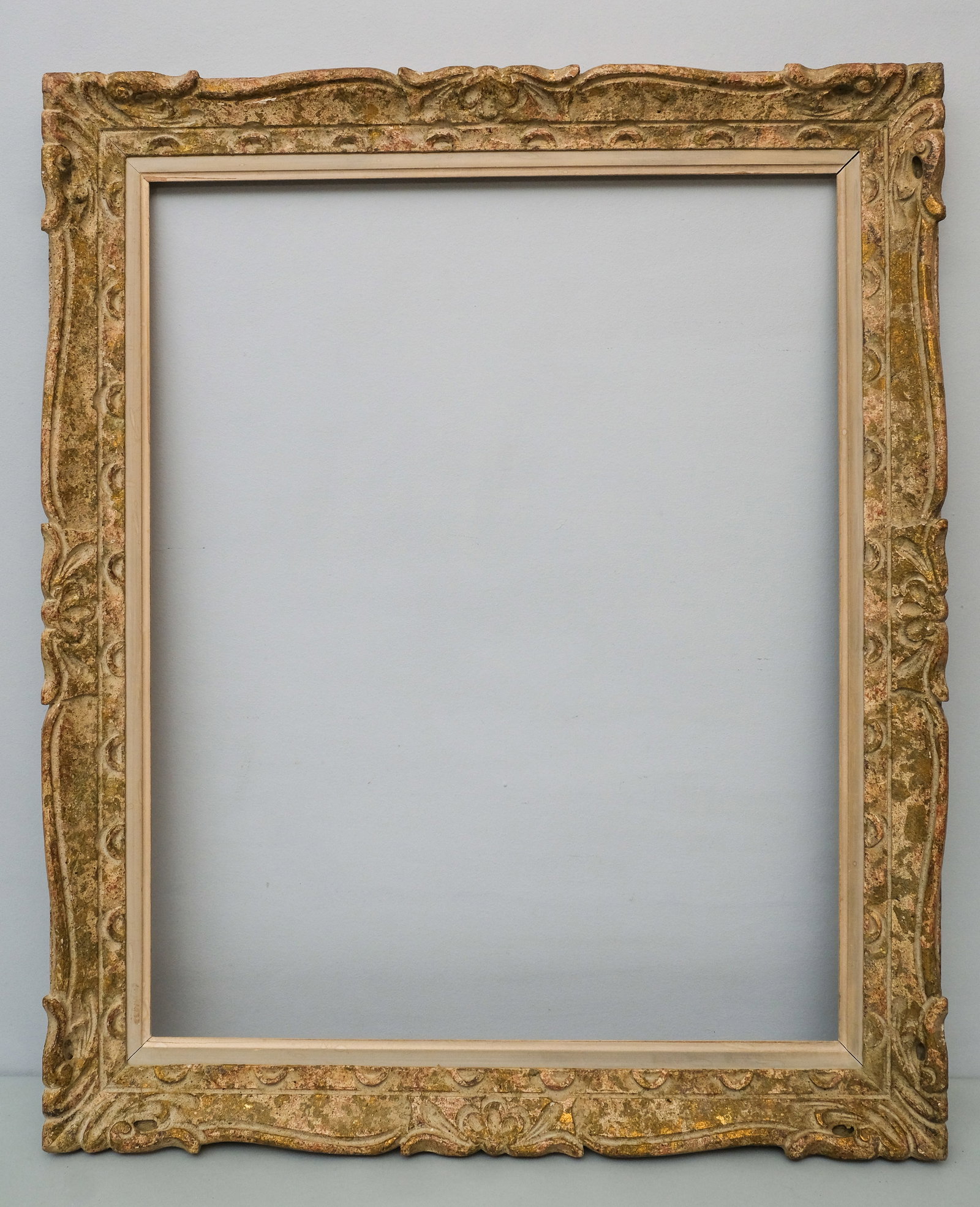 Louis XV Style Montparnasse Frame 24" x 30": American, ca. 1940, in a great standard size. Overall 30 1/2" x 36 1/2", rabbet 24" x 30", molding 3 1/4".