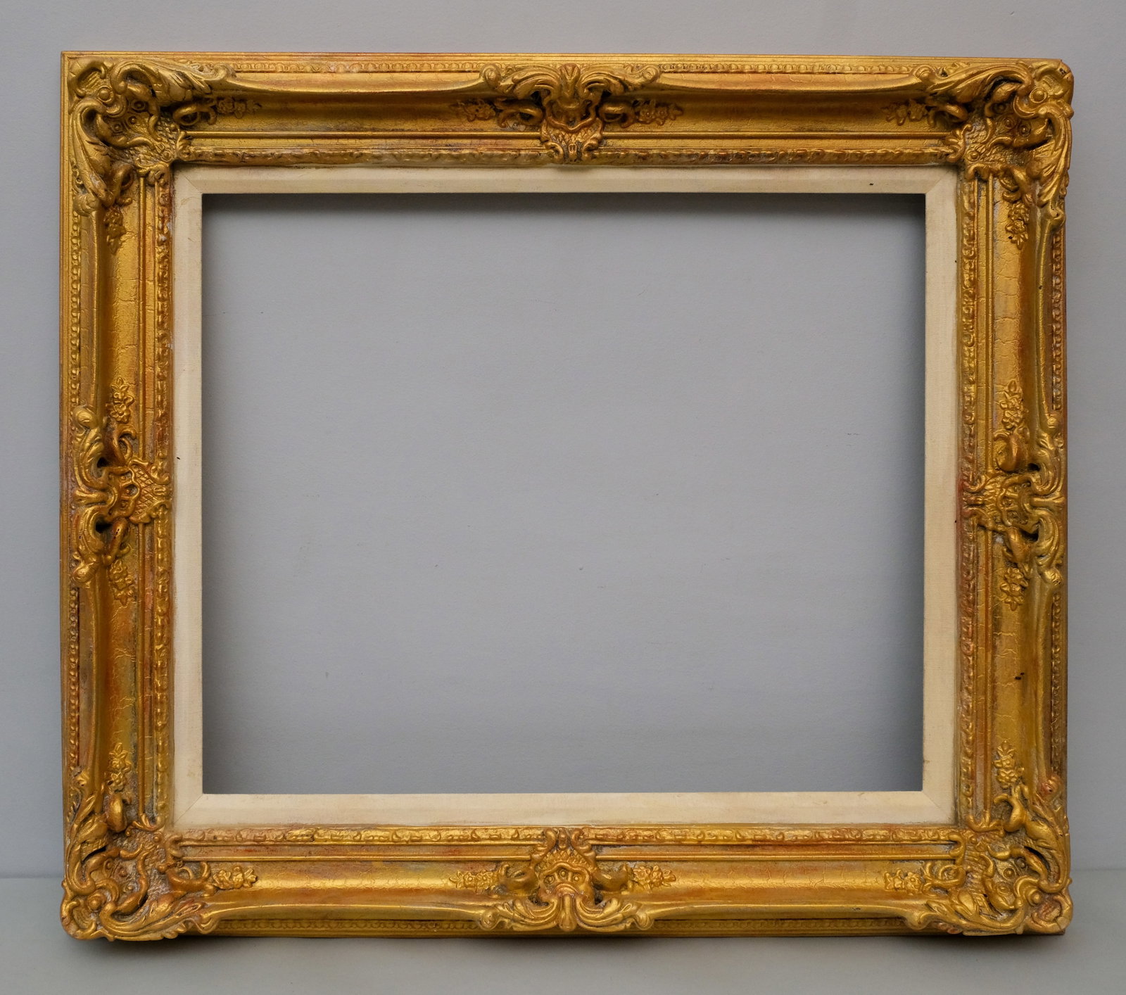 Louis XV Giltwood Frame 20" x 24": 20th century, custom frame in the French style, in a great standard size. Overall 28 1/2" x 32 1/2", rabbet 20" x 24", molding 4 1/2".