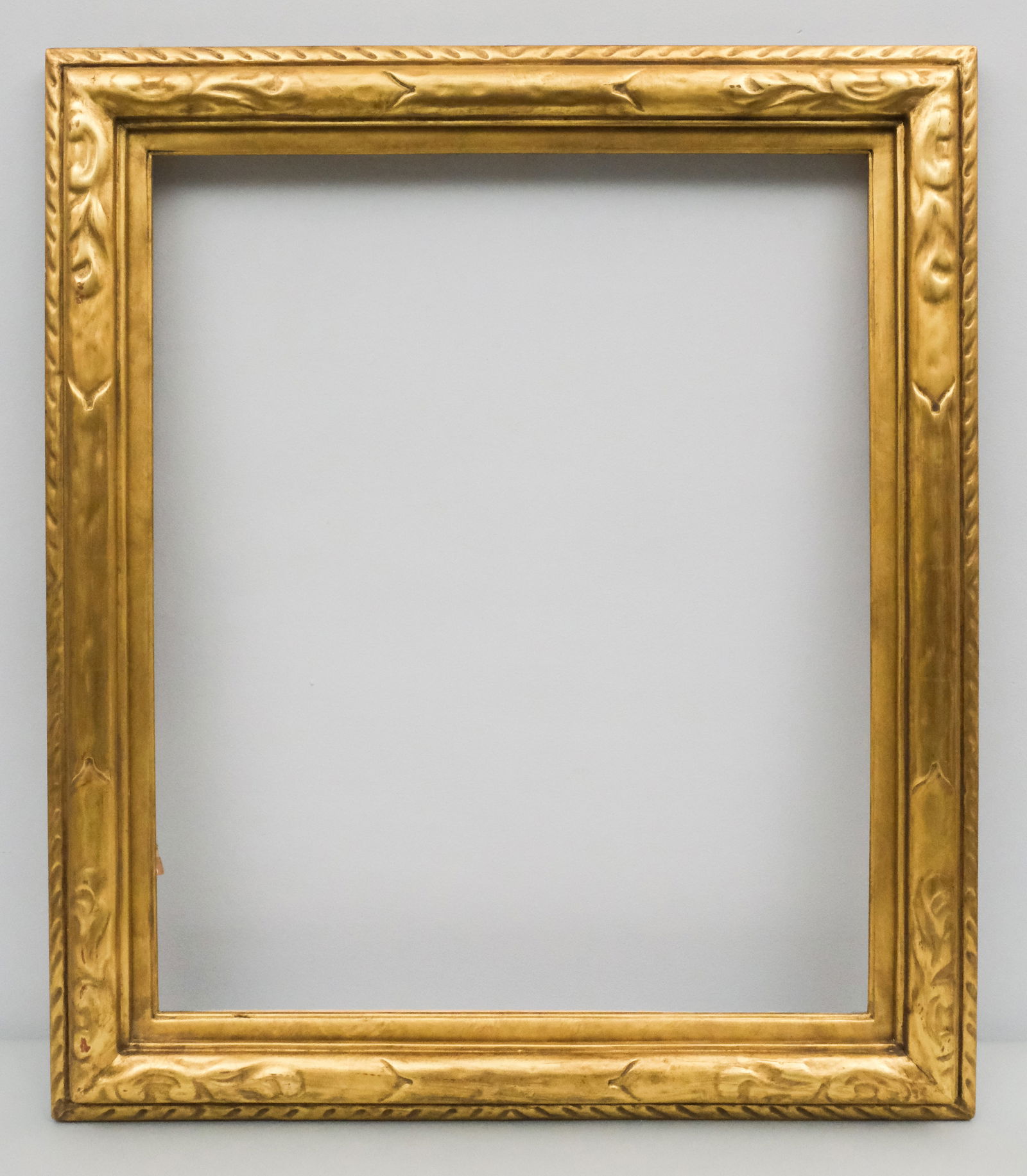American Arts & Crafts Gilt Frame 20" x 24": American, ca. 1920, possibly by Newcomb Macklin, in a great standard size. Overall 25 1/2" x 29 1/2", rabbet 20" x 24", molding 3".
