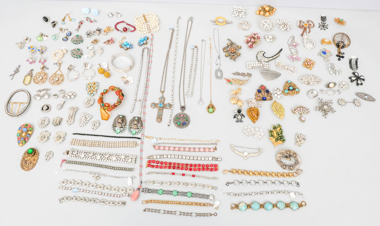 Large Group Assorted Costume Jewelry (1 of 7)