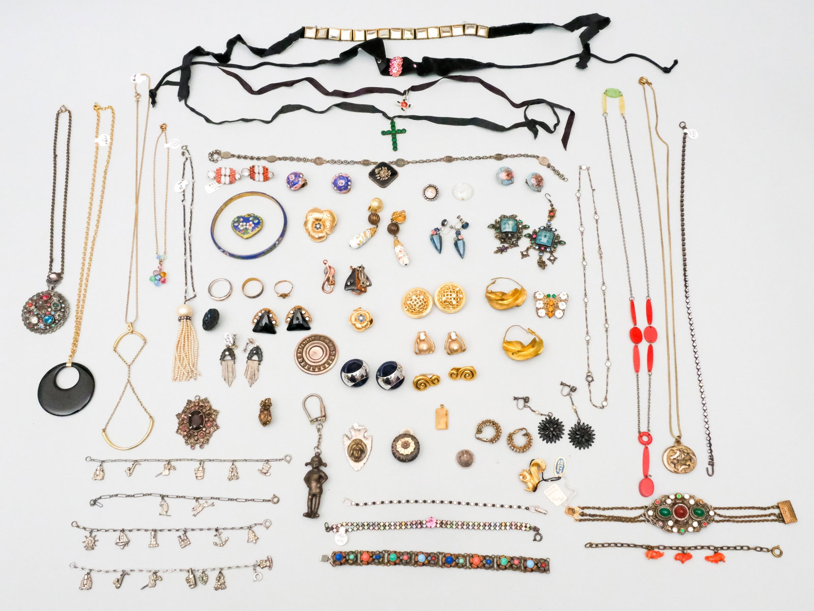 Group of Premium Costume Jewelry: High quality group of premium costume jewelry including many antique and vintage pieces. Look at that little squirrel! Over 30 pieces total. Lot as photographed.