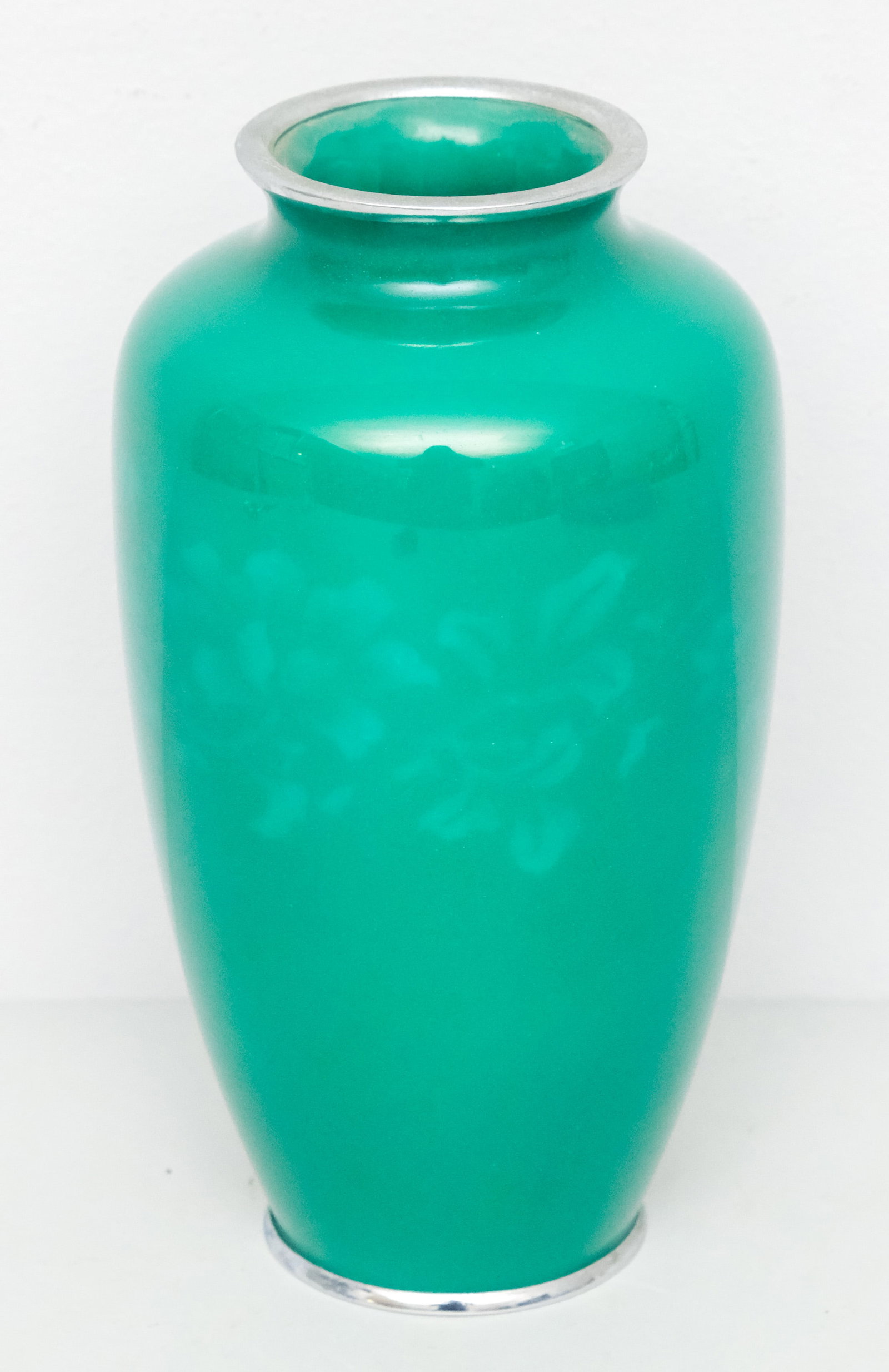 Japanese Green Wireless Cloisonne Vase: 20th century Japanese vase in green wireless cloisonne enamel with floral decorations, 7 1/4" H x 4" diameter.