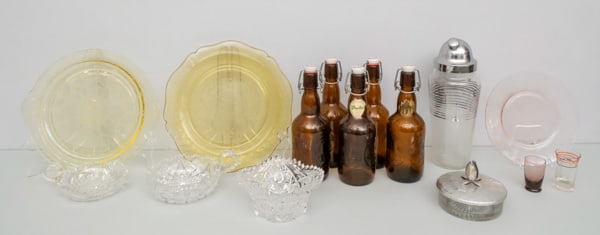 Lot of Various Glass Articles (1 of 3)