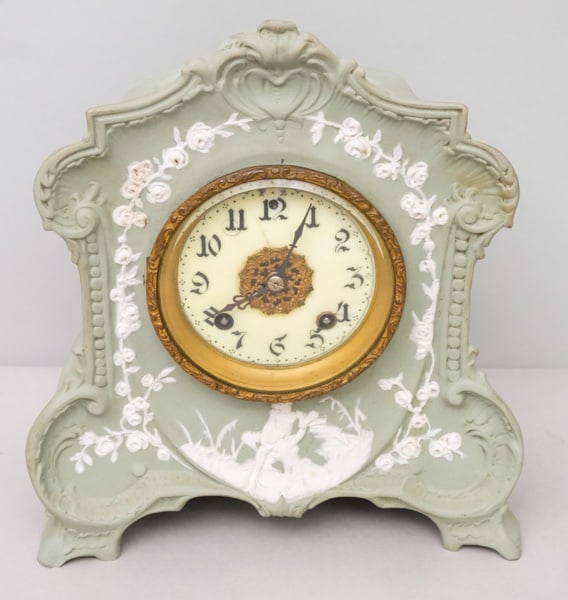Wedgwood Style Mantle Clock (1 of 11)