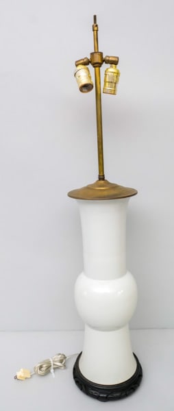 White Ceramic Lamp (1 of 6)