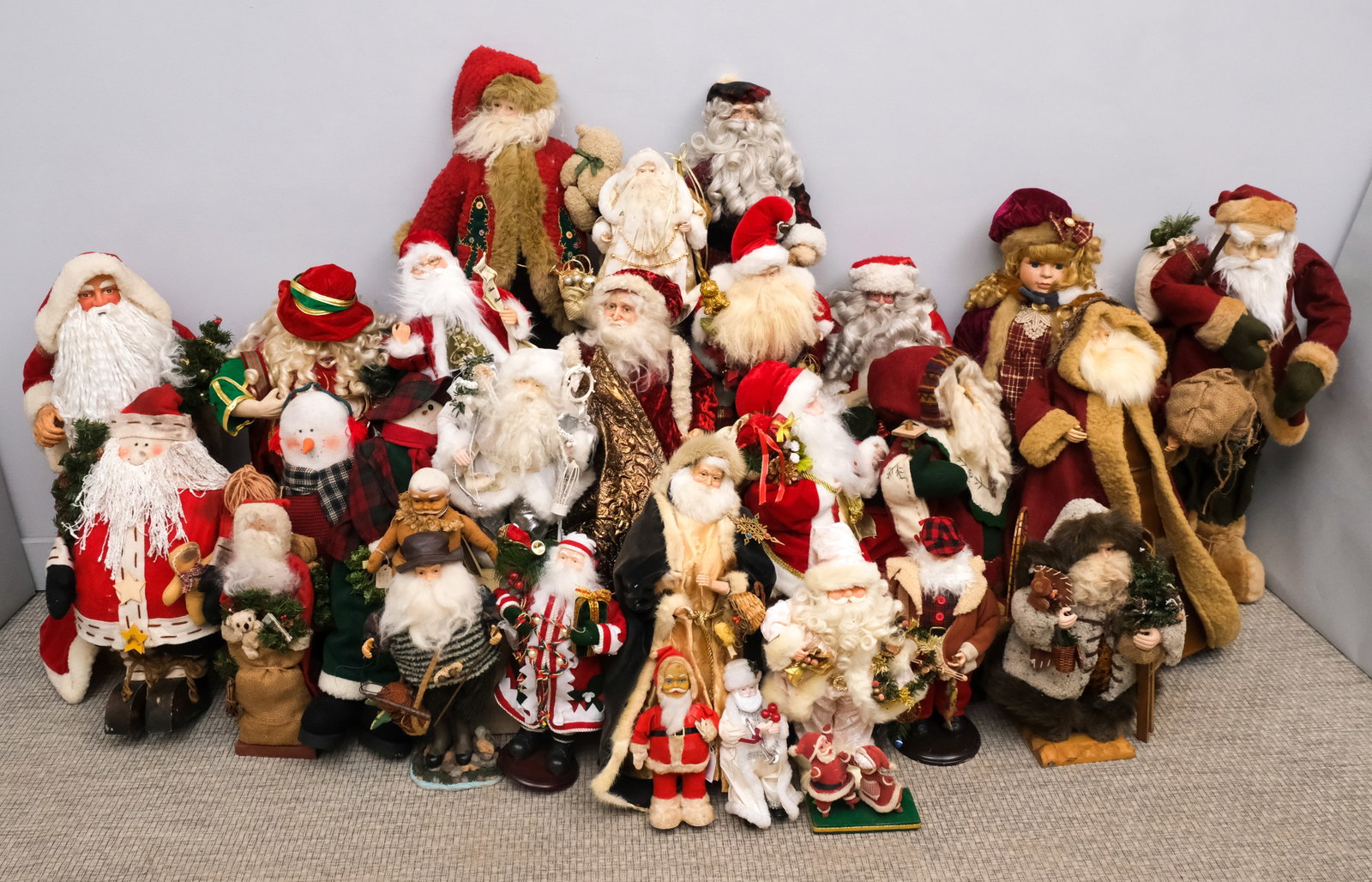 4 Boxes of Vintage Table Santas: An assortment of the big red guy. See images.