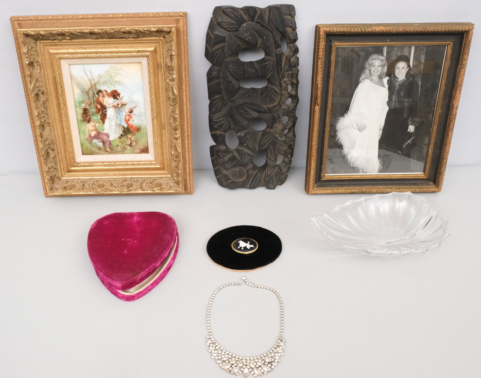 Lot Antiques & Objects: Including photographs, carvings, etc.
