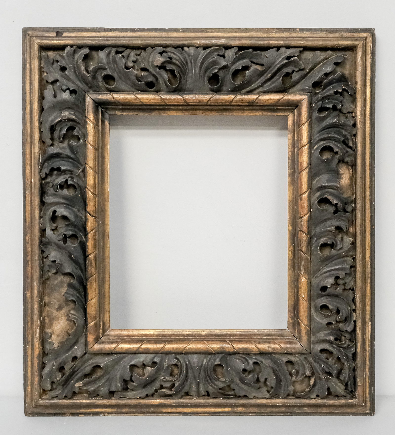 Early Italian Giltwood Frame 12 1/2" x 15" (1 of 4)