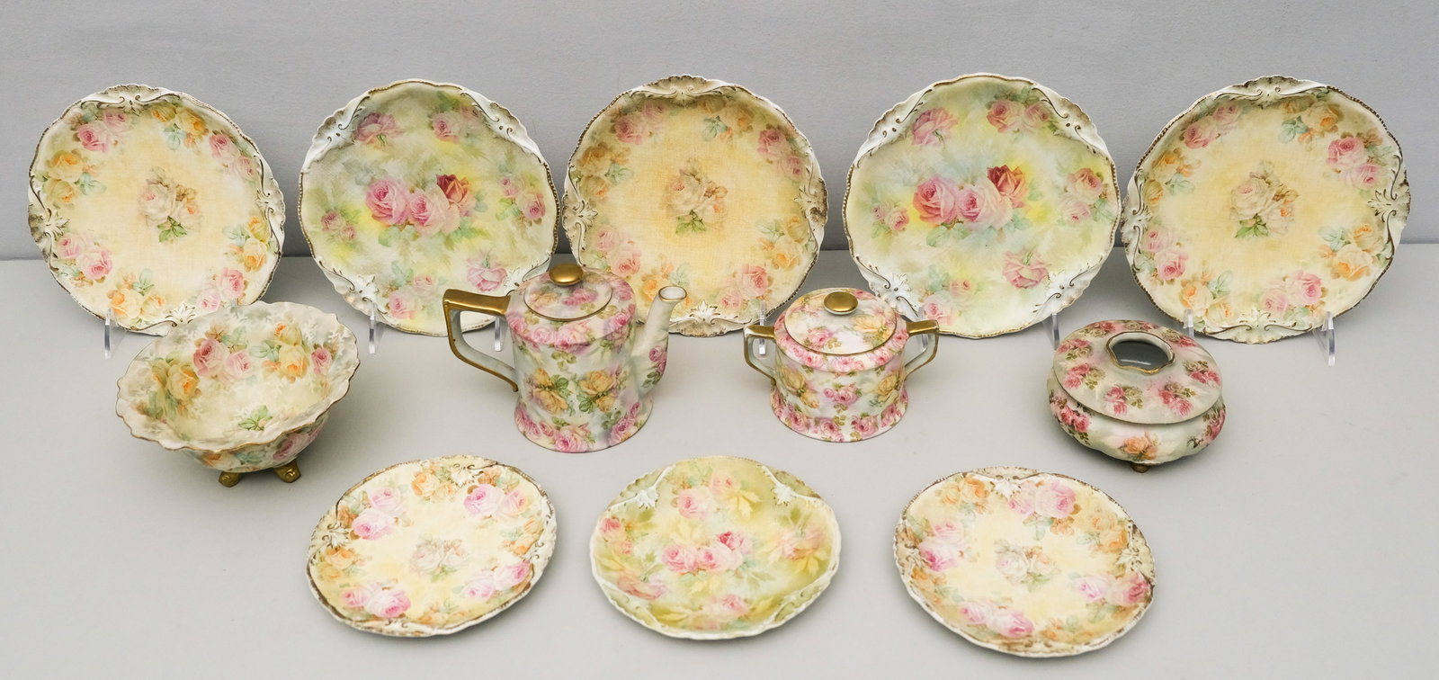 Group of Royal Bayreuth Rose Tapestry Articles (1 of 14)