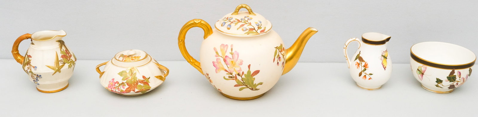 Group of Worcester Blush Ivory Teawares (1 of 7)