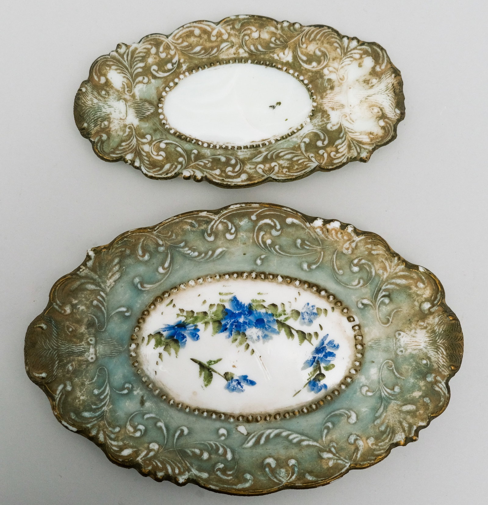 Murray EAPG Bison Pattern Dresser Set - 2