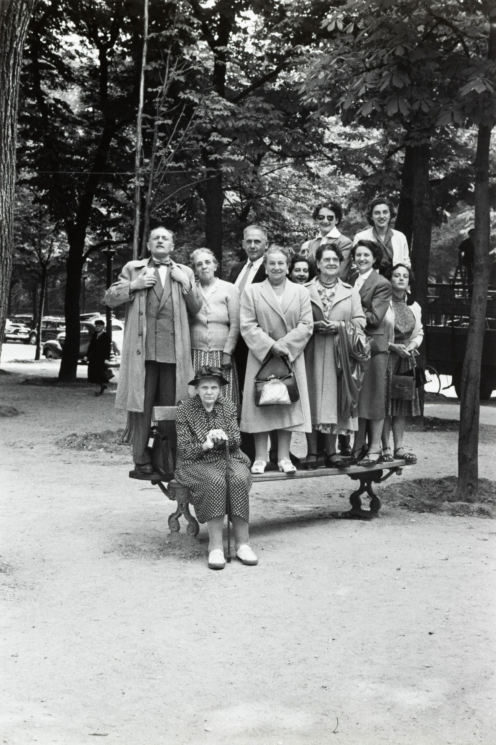 ELLIOTT ERWITT - Parade Group, Paris, 1951 (1 of 3)