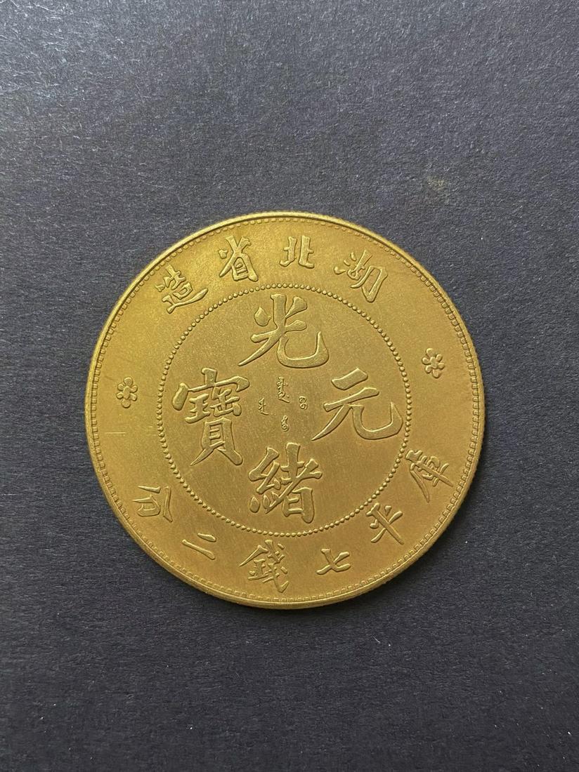 PURE GOLD COINS IN ANCIENT CHINA: Name PURE GOLD COINS IN ANCIENT CHINA Material GOLD Dimensions D3.9CM 37.5G Condition Additional photographs and Condition reports are provided by request as a courtesy