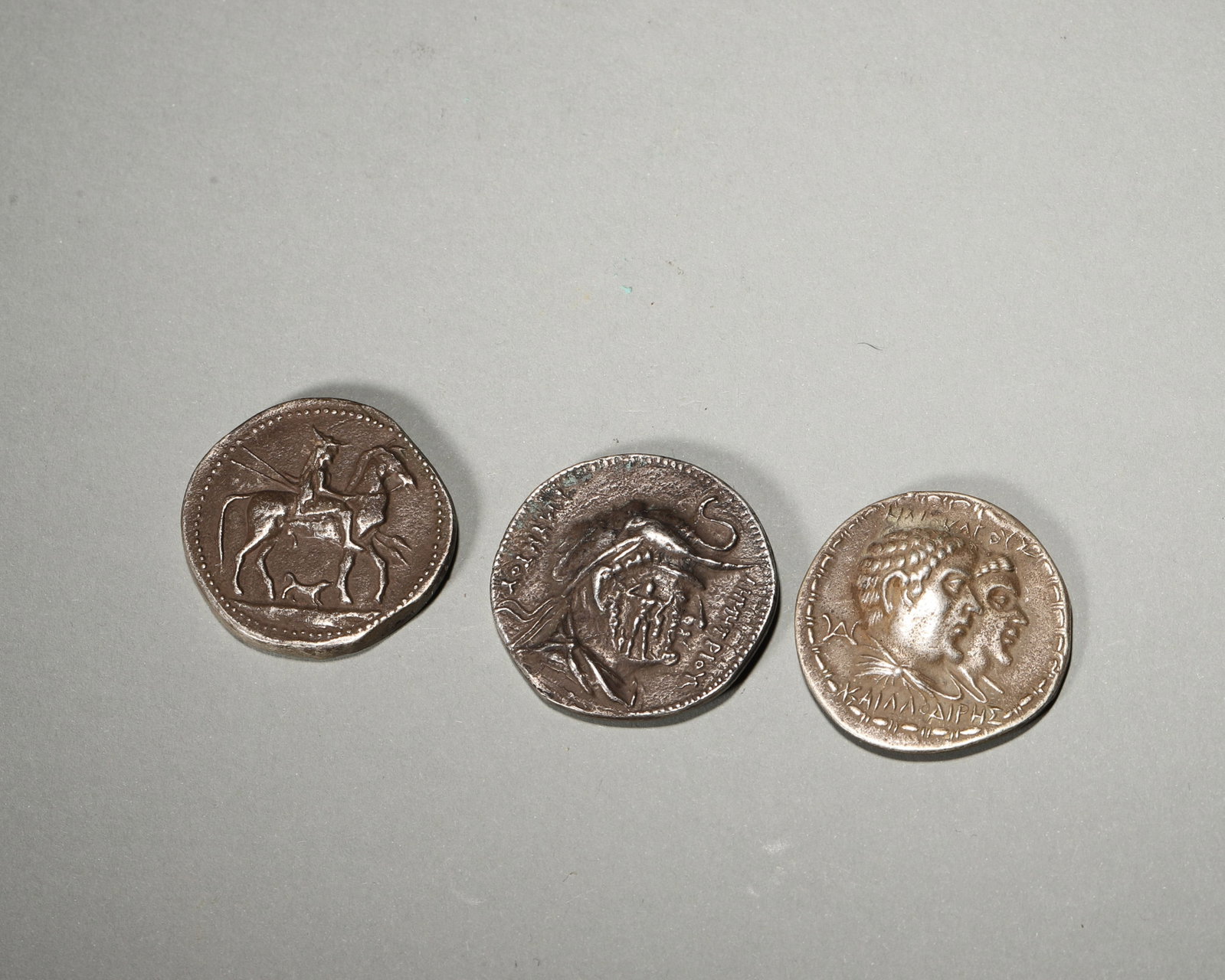 A set of ancient Roman relief silver coins: D:3cm WT:45g