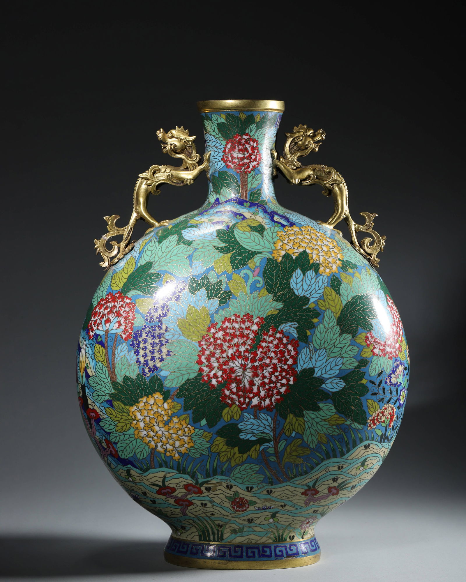 A peony patterned cloisonne moon flask,Qing Dynasty,China: 31x15x43cm WT:8883g