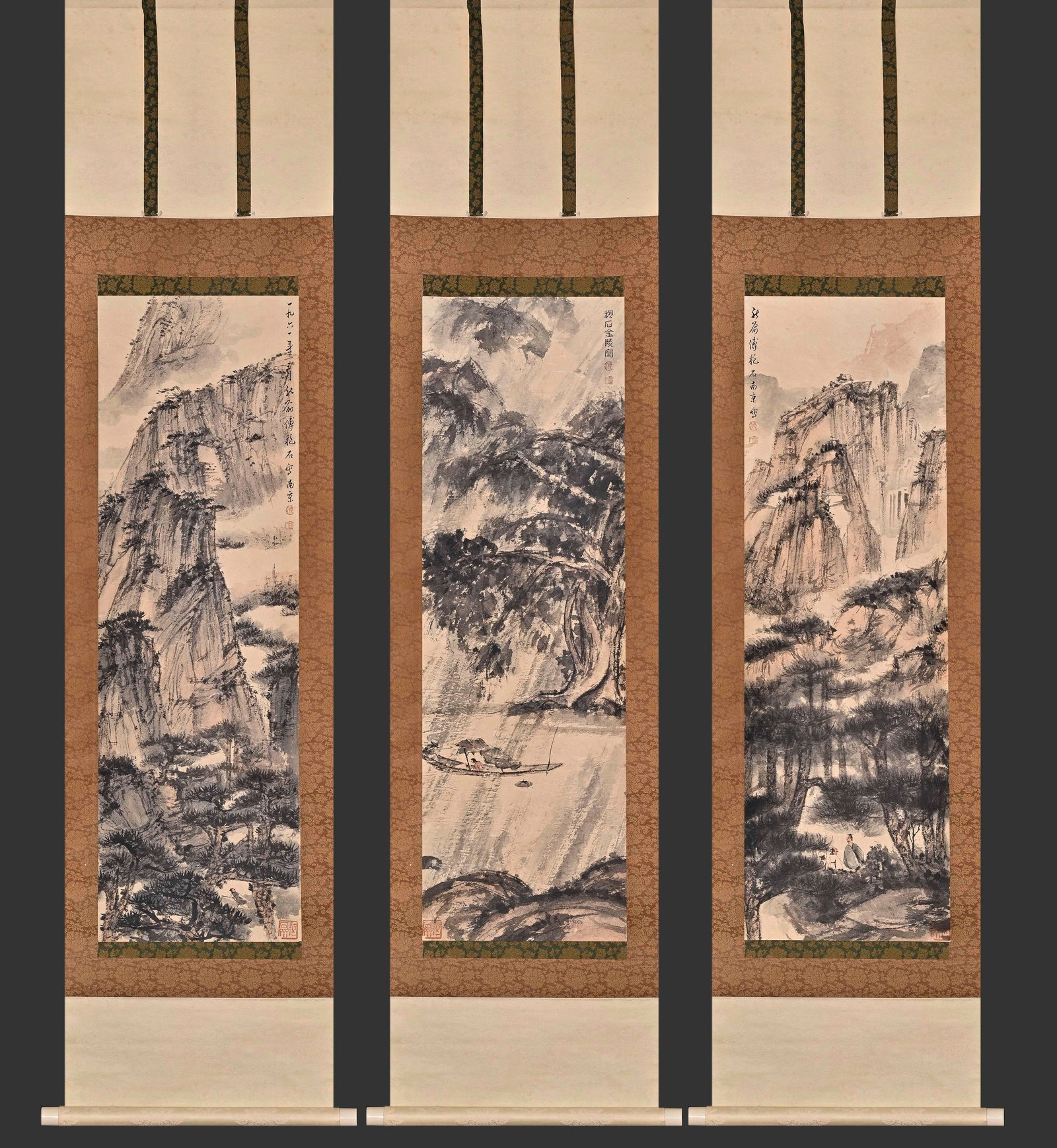 Fu Baoshi, Jinling Landscape Painting, three-screen vertical scroll: Name Fu Baoshi, Jinling Landscape Painting, three-screen vertical scroll Dimensions 30cmX95cmX3 Original box original mounting Ren Huanying, Huang Chunyao celebrity promotion calligraphy collection Co
