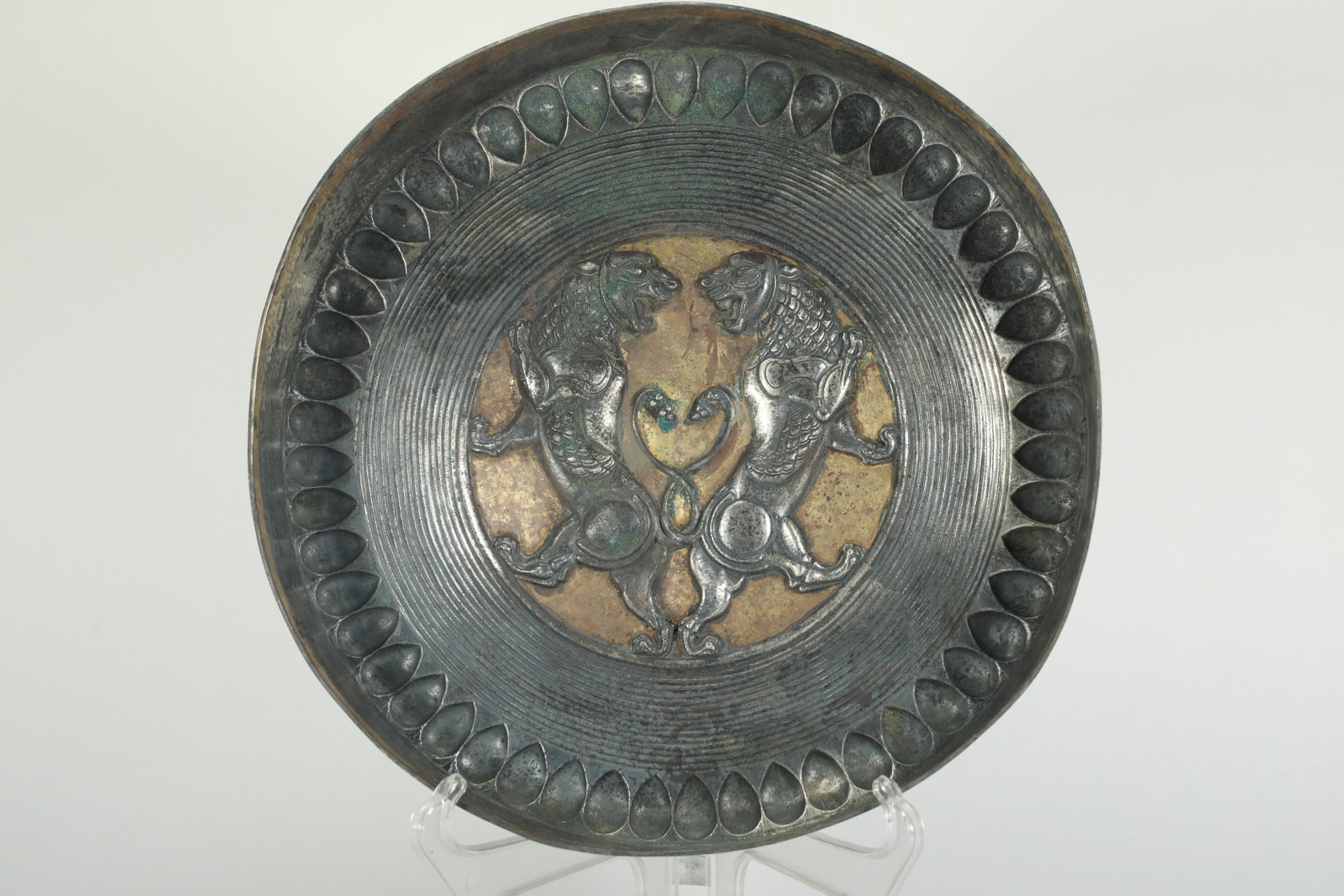 TANG DYNASTY SILVER GILDED PERSIAN LION SILVER PLATE: Name TANG DYNASTY SILVER GILDED PERSIAN LION SILVER PLATE Dimensions H:5CM D:28.5CM Condition Additional photographs and Condition reports are provided by request as a courtesy to our cl