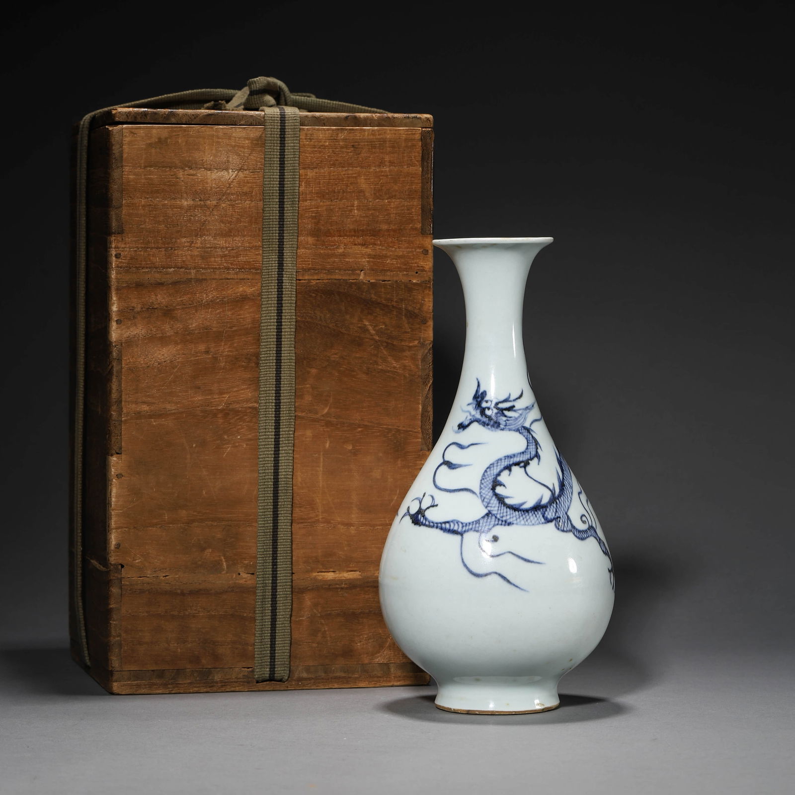 Blue and White Dragon Yuhuchunping: Name Blue and White Dragon Yuhuchunping Dimensions Diam.10cm, Height: 21cm, Condition Additional photographs and Condition reports are provided by request as a courtesy to our clie